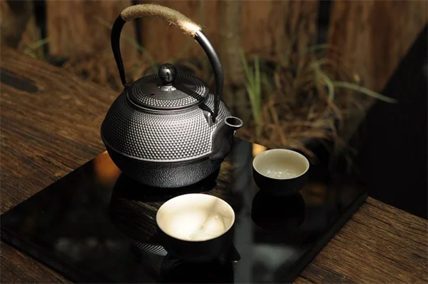 花の水やりでやりがちな間違いと正しいコツ